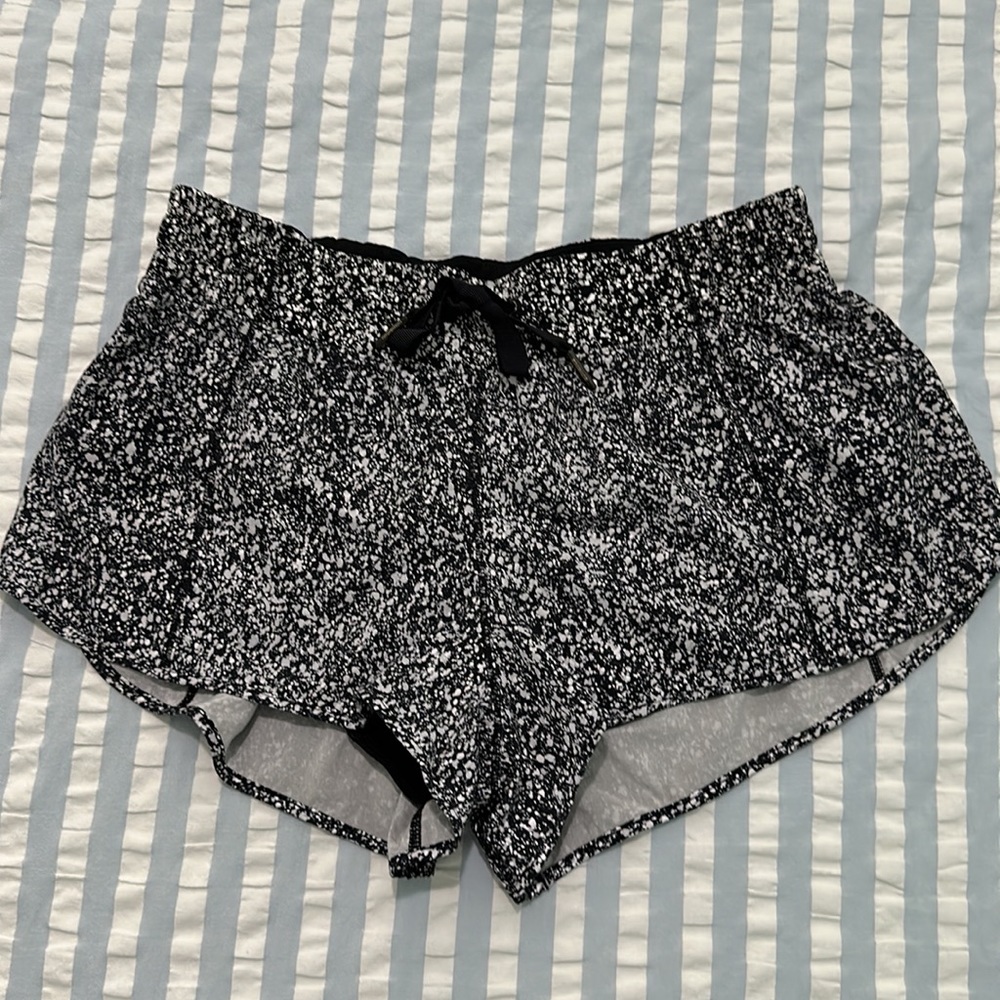 Lululemon Hotty Hot Short Splatter Reflective size 8 - Picture 2 of 6